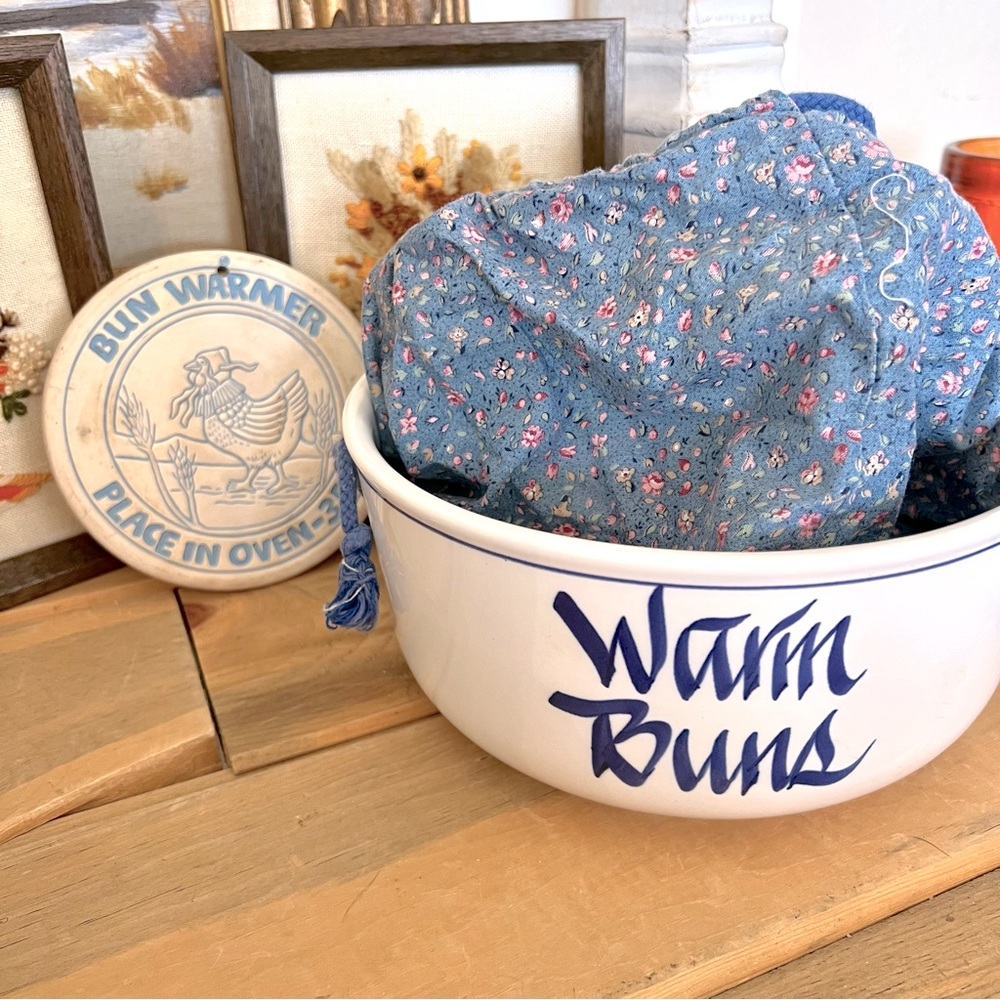 Vintage Lyn Ulick Heartland Studios Hen Ceramic Bread & Bun Warmer With Bowl Set